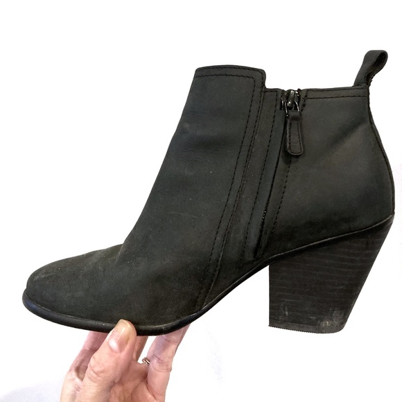 COLE HAAN / matte black ankle bootie - Picture 2 of 9